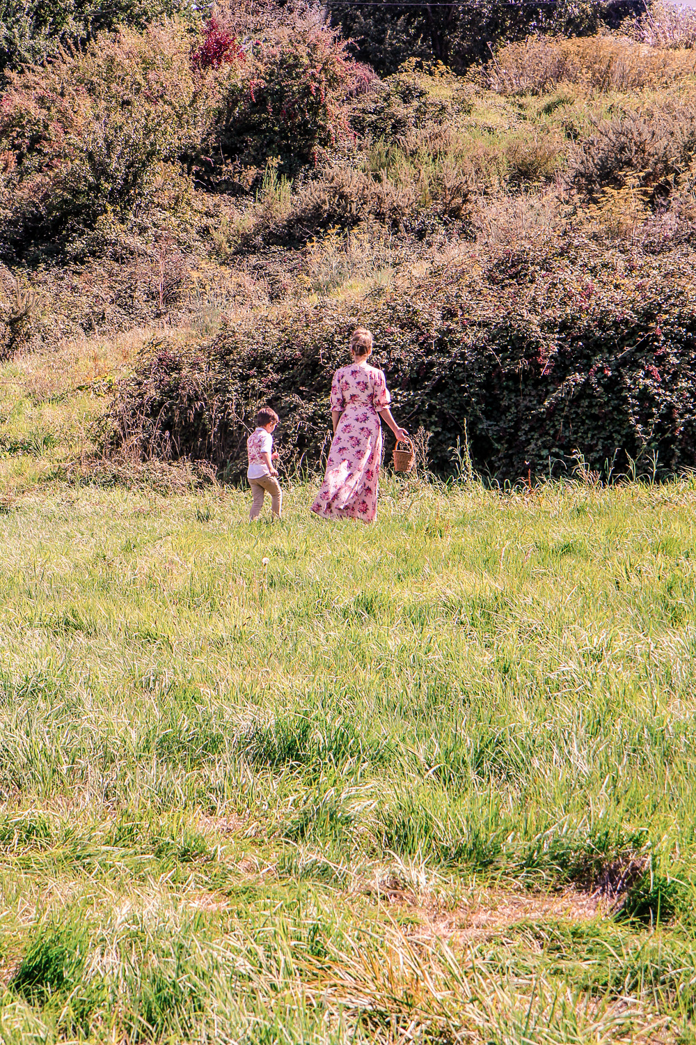 Goldfields Girl and little boy picking blackberries from a large black berry bush